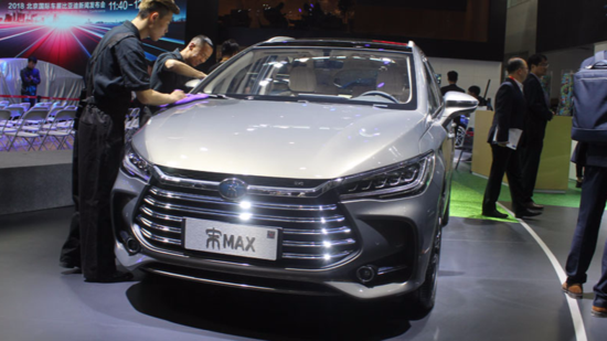 月销量仅次于五菱宏光的宋MAX 新动力加持后 油耗低至1.4L？