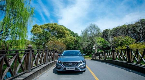 没有牌照只能打专车？20万内送牌照还免购置税的最美新能源车来了